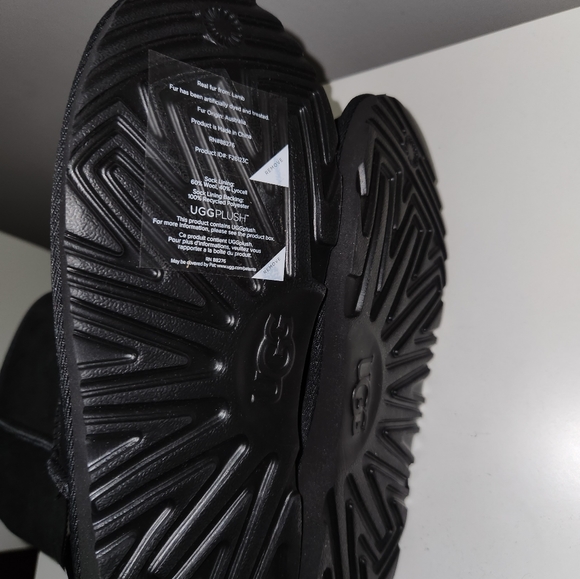 UGG Classic II Boot - Picture 3 of 4